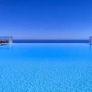 Appartamento Le Coq -splendide Vue -magnifique Piscine -parking, Cap-d'Ail